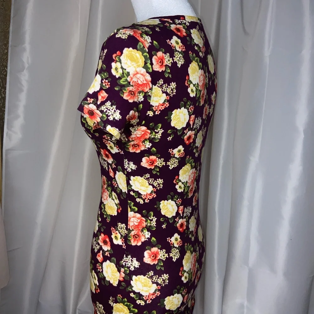 Wet Seal V-Neck T-Shirt Brown With Floral Design Size Medium . (J) - Picture 3 of 9
